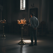 Как правильно молиться в храме?