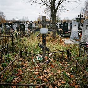 Можно ли хоронить родственников в одной семейной могиле или на одном участке? Существует ли ограничение на количество таких захоронений?