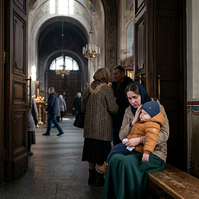 Зашла в церковь через ворота, которыми покойников выносят. Это что-то значит?