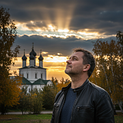 В Царствии Небесном будут славить Бога или святых? Правильно ли звучит эта фраза в акафисте «но сподобит нас во Царствии Своем тя со Ангелы святыми воспевати»?