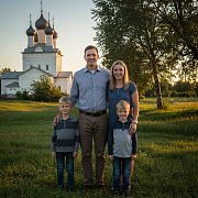 Я стал крестным отцом двух мальчиков своей подруги, у неё погиб муж, и у нас через какое-то время завязались отношения, могу ли я с ней обвенчаться?