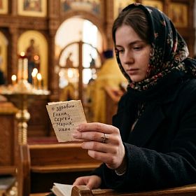 Можно ли подавать записки на литургию за человека, страдающего наркоманией?