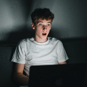 Много лет меня одолевает страсть к порно и рукоблудию. Почему, несмотря на все мои молитвы и духовную борьбу, Бог не помогает мне это побороть?