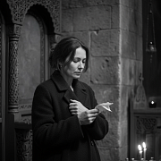 С мамой сильно ухудшились отношения после ее переезда с новым мужем в Израиль, уже как 2 года она не выходит на связь. Чувствую, что она умерла, как подавать записочки? 