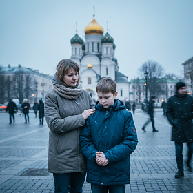 Сын болен аутизмом, в вашем храме о нем молится одна женщина, но она иногда просит фото моего сына. Не от лукавого ли эта помощь? 